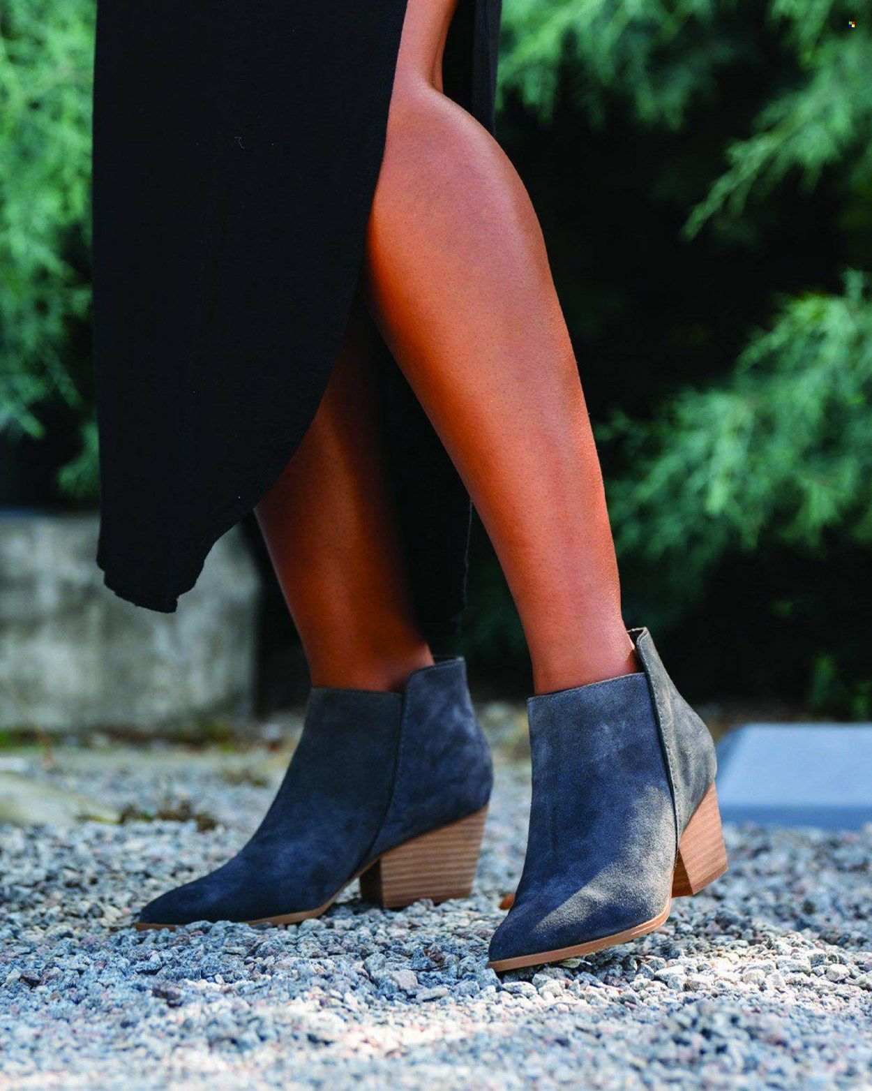 DSW Weekly Ad Flyer November 17 to November 24