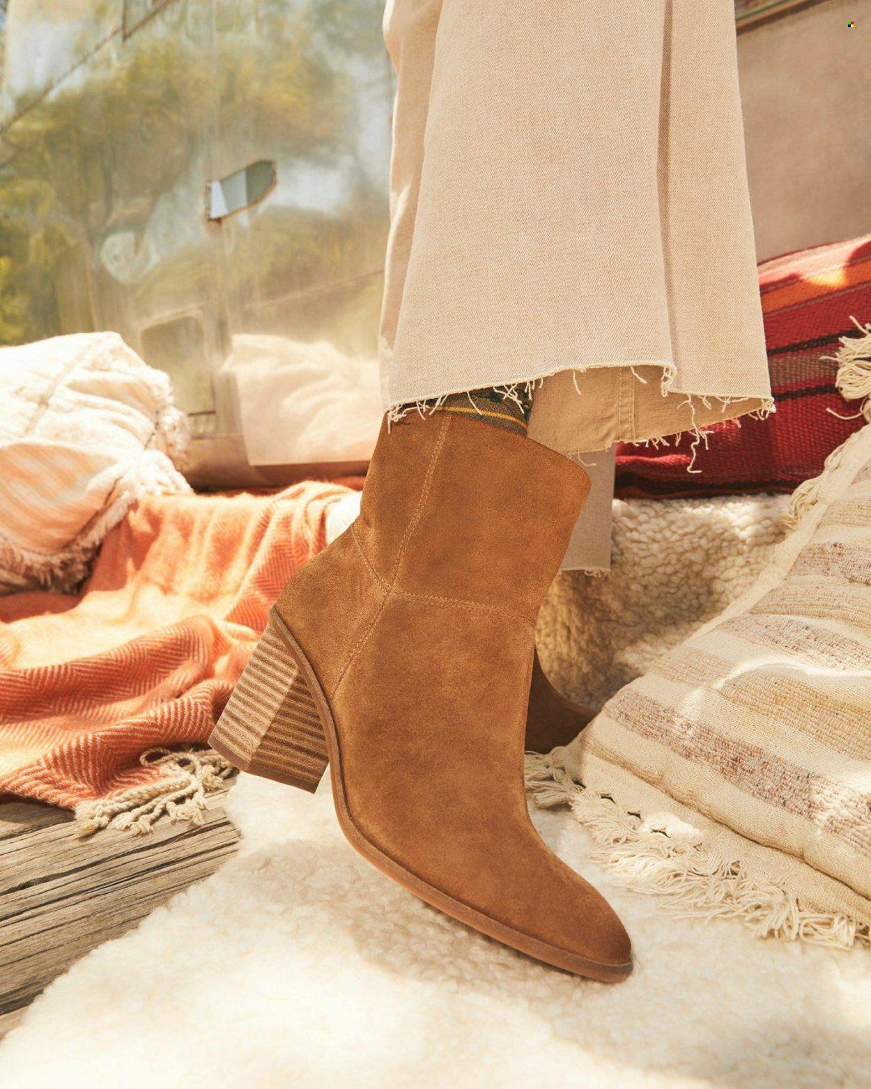 DSW Weekly Ad Flyer November 17 to November 24