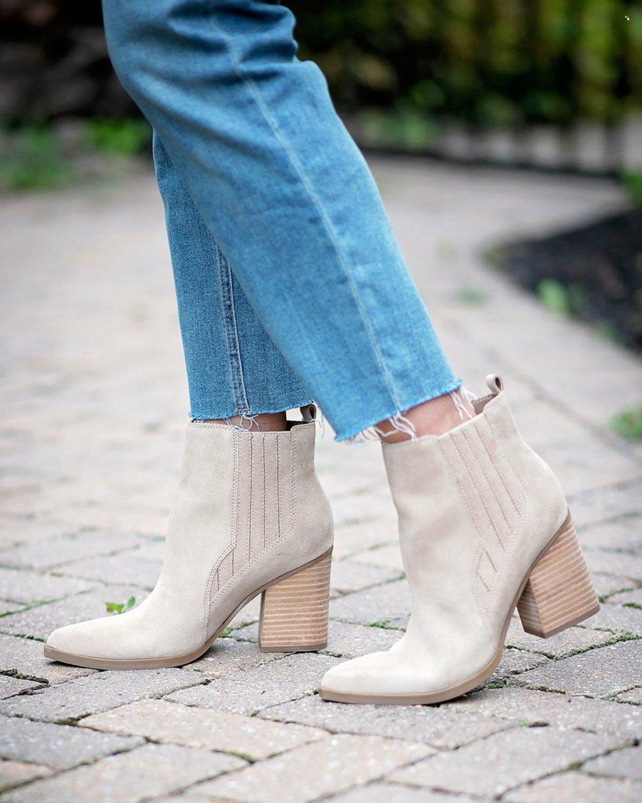 DSW Weekly Ad Flyer November 17 to November 24