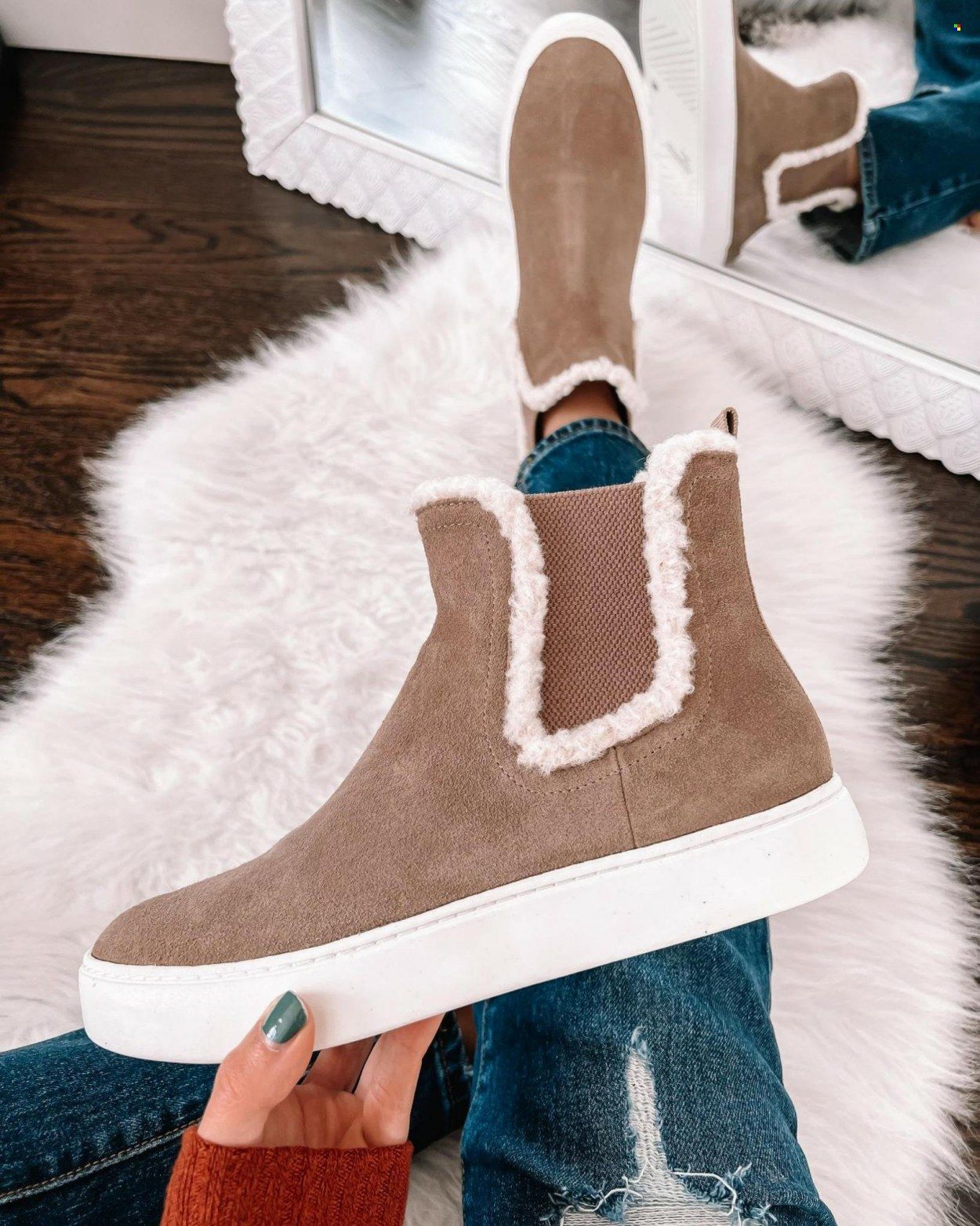 DSW Weekly Ad Flyer December 5 to December 12
