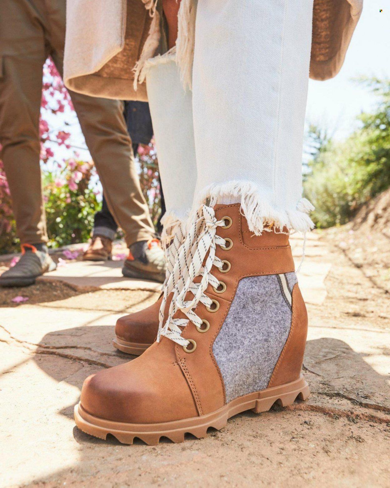 DSW Weekly Ad Flyer December 5 to December 12